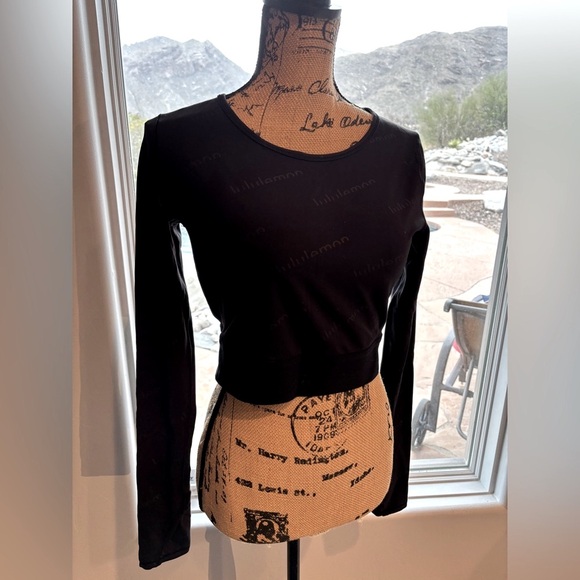 lululemon athletica black Fitted Crop Top size 8, logo design - Picture 2 of 10